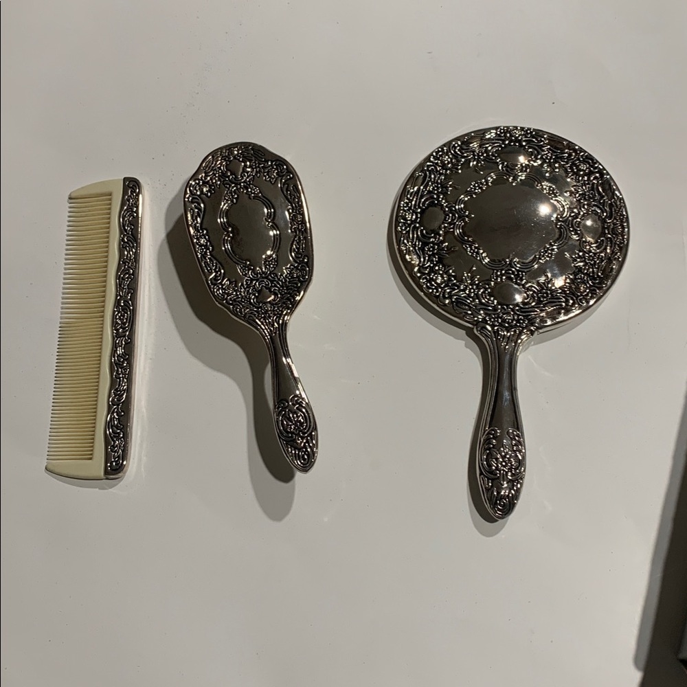 Vintage Silver Vanity Set with Comb new in box - Picture 3 of 5